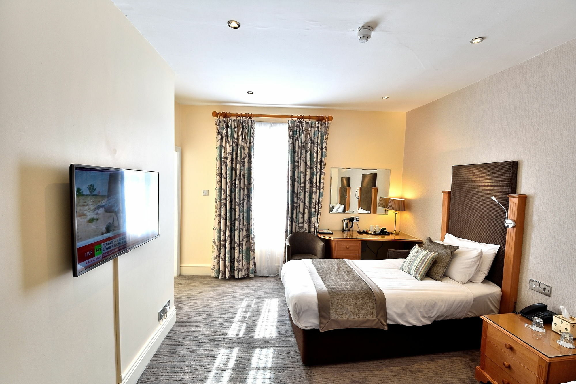 Queens Court Hotel Exeter Exterior photo